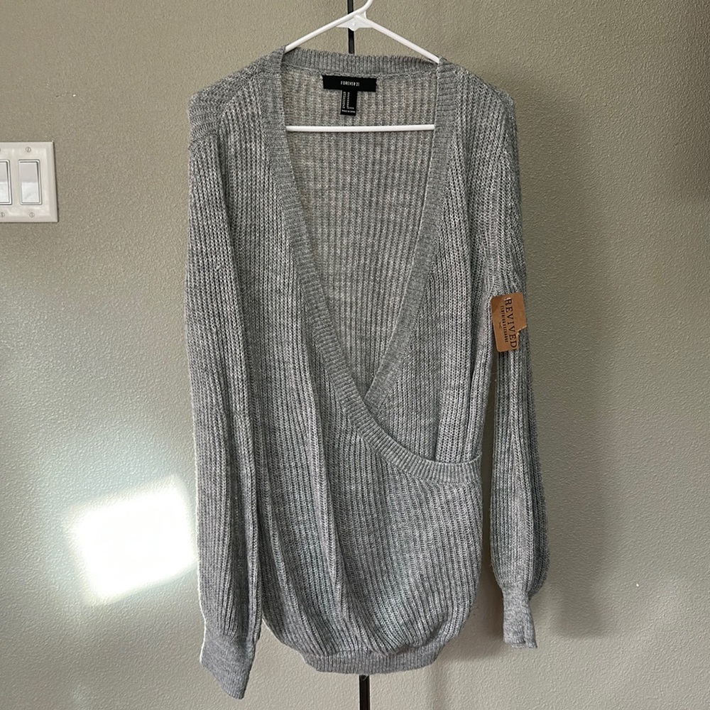 Women’s pull over sweater, size medium, gray, forever21